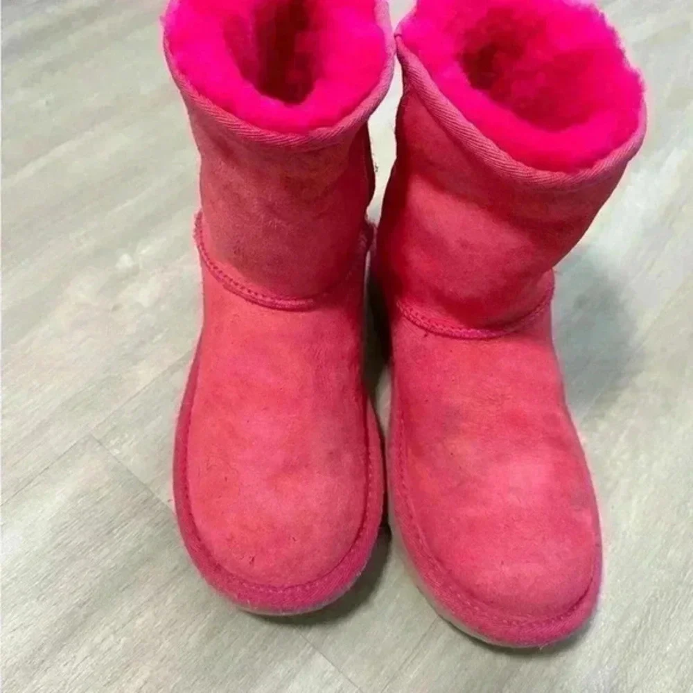 Ugg boots hot‎ pink raspberry size 4